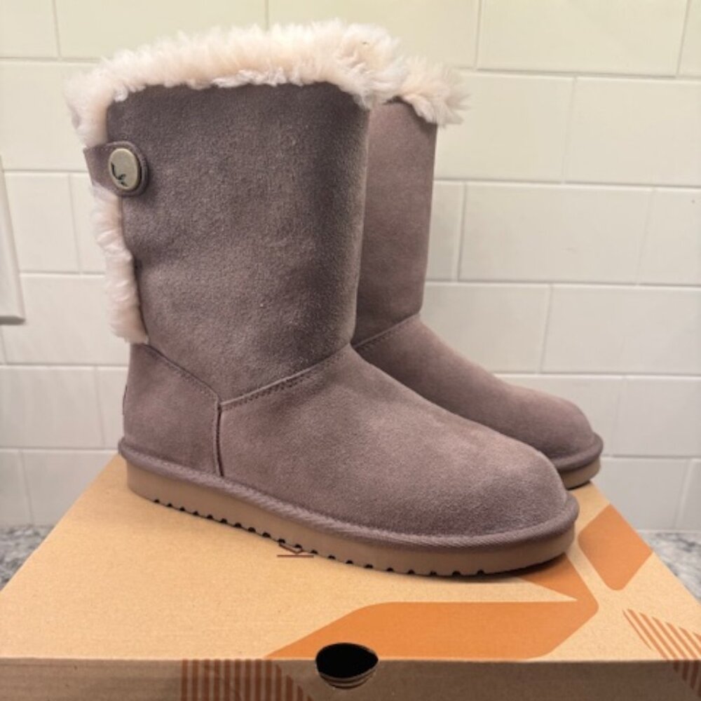 Koolaburra by UGG Suede Button Short - Jordina  Size 8